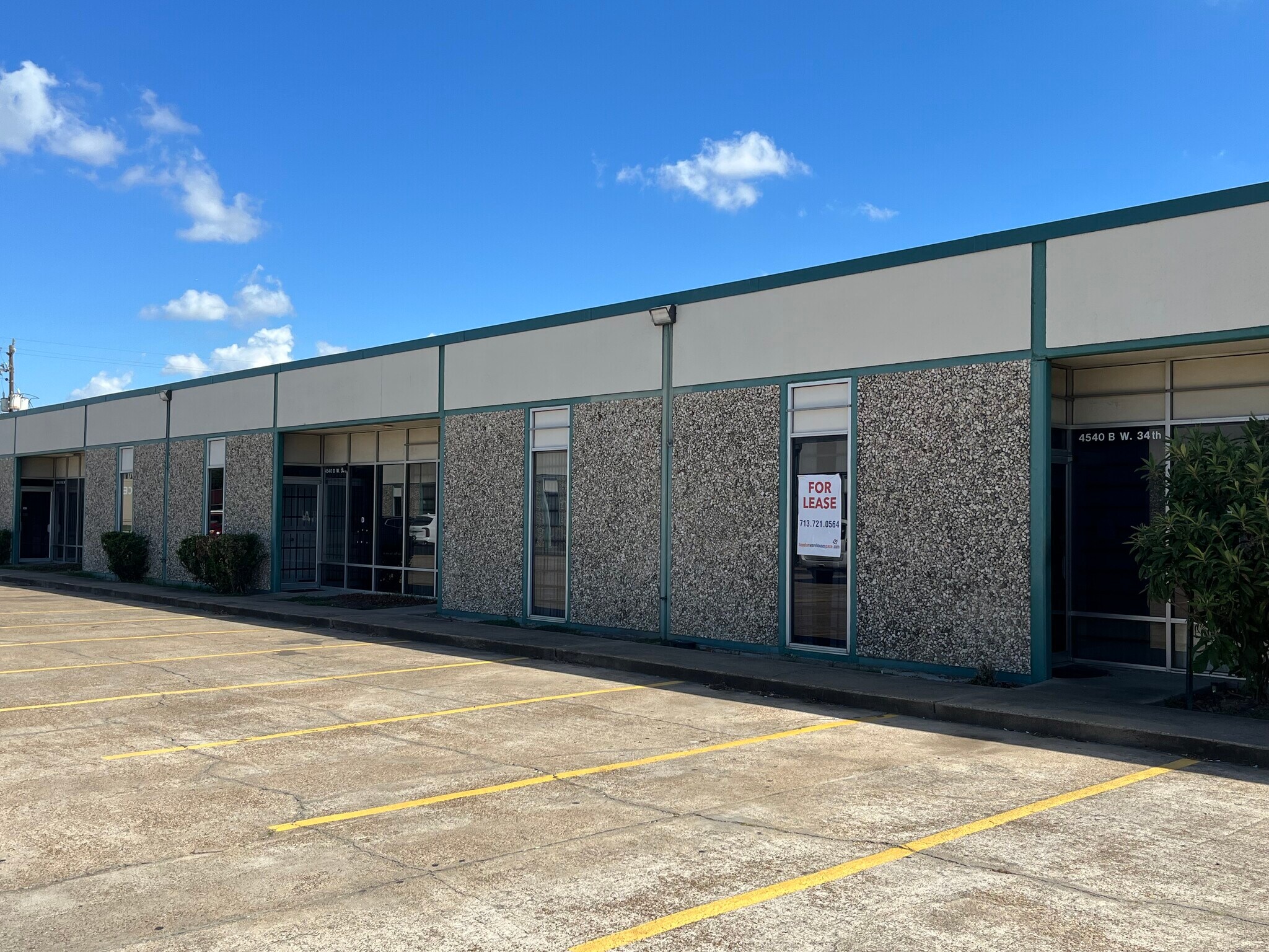 4540 W 34th St, Houston, TX for lease Building Photo- Image 1 of 1