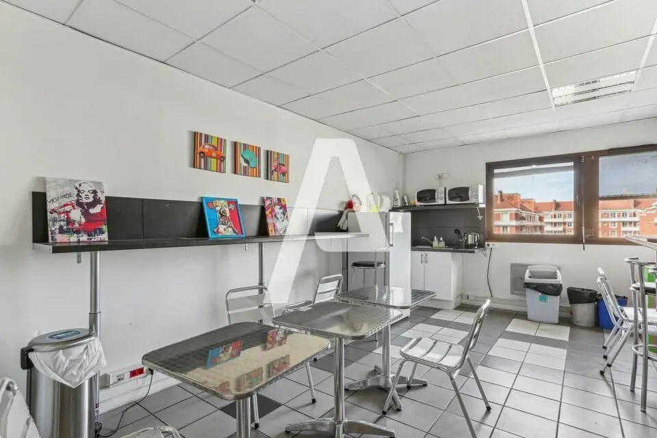 Office in Ivry-sur-Seine for lease Building Photo- Image 1 of 6