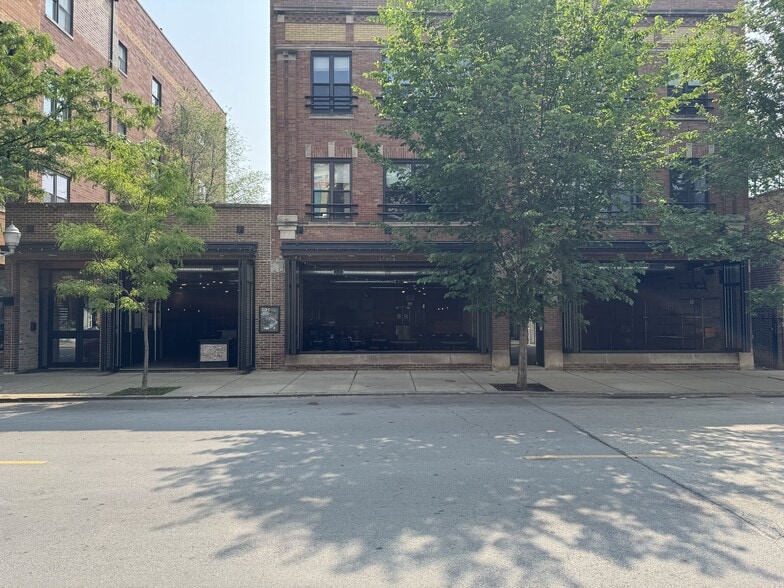 3211-3215 N Sheffield Ave, Chicago, IL for lease - Building Photo - Image 2 of 7