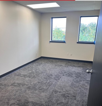 22000 Springbrook Ave, Farmington Hills, MI for lease - Interior Photo - Image 2 of 7