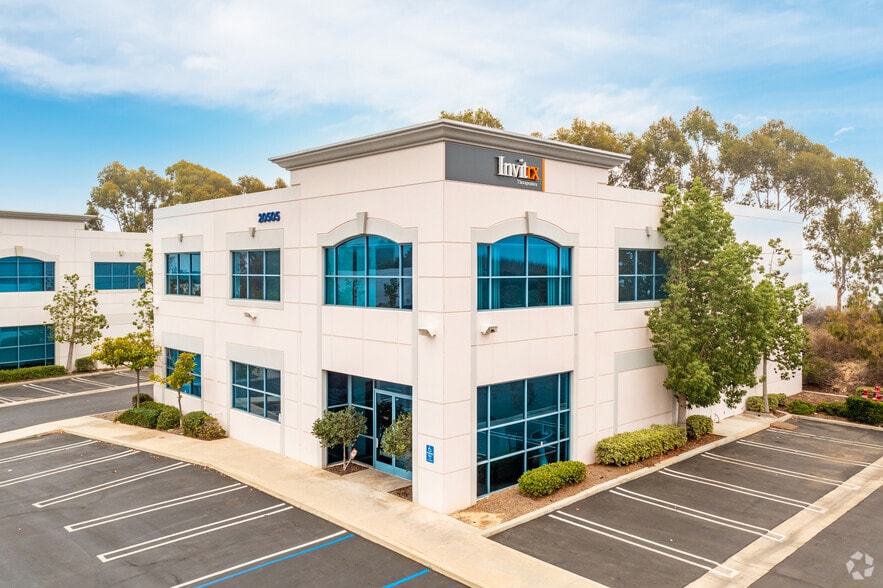 20505 Crescent Bay Dr, Lake Forest, CA for lease - Primary Photo - Image 2 of 8