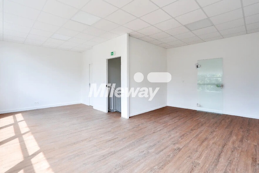 21 Avenue De La Mare, SAINT-OUEN-L'AUMONE for lease - Building Photo - Image 3 of 10