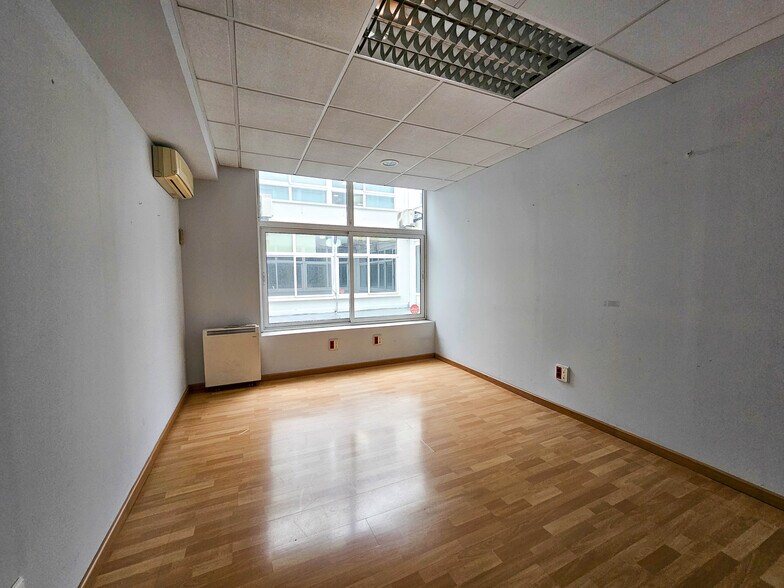 Calle de Pantoja, 10, Madrid, Madrid for lease - Building Photo - Image 3 of 13