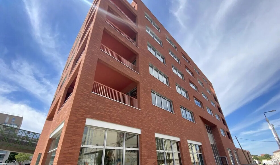 Office in Toulouse for lease - Building Photo - Image 2 of 28