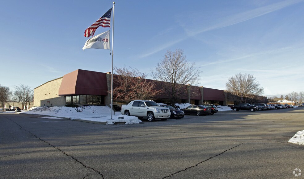 7745 E Kemper Rd, Cincinnati, OH for sale - Primary Photo - Image 1 of 1