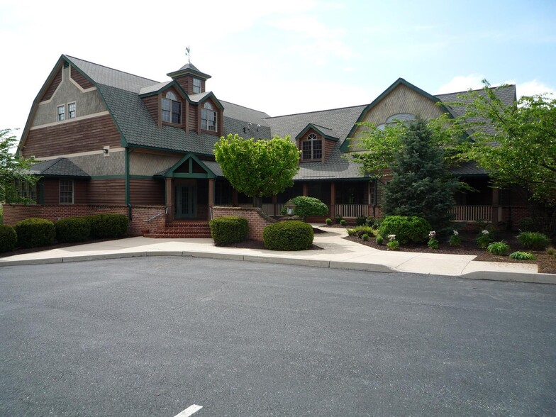 2970 Corporate Ct, Orefield, PA for lease - Building Photo - Image 1 of 37