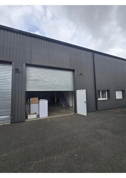 Flex in Eysines for lease - Building Photo - Image 2 of 4