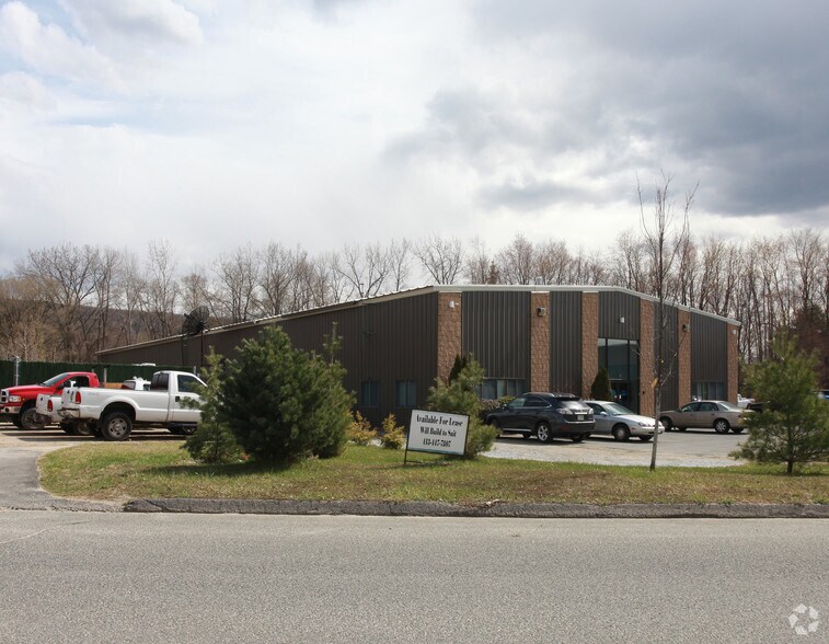 4 Federico Dr, Pittsfield, MA for sale - Primary Photo - Image 1 of 32