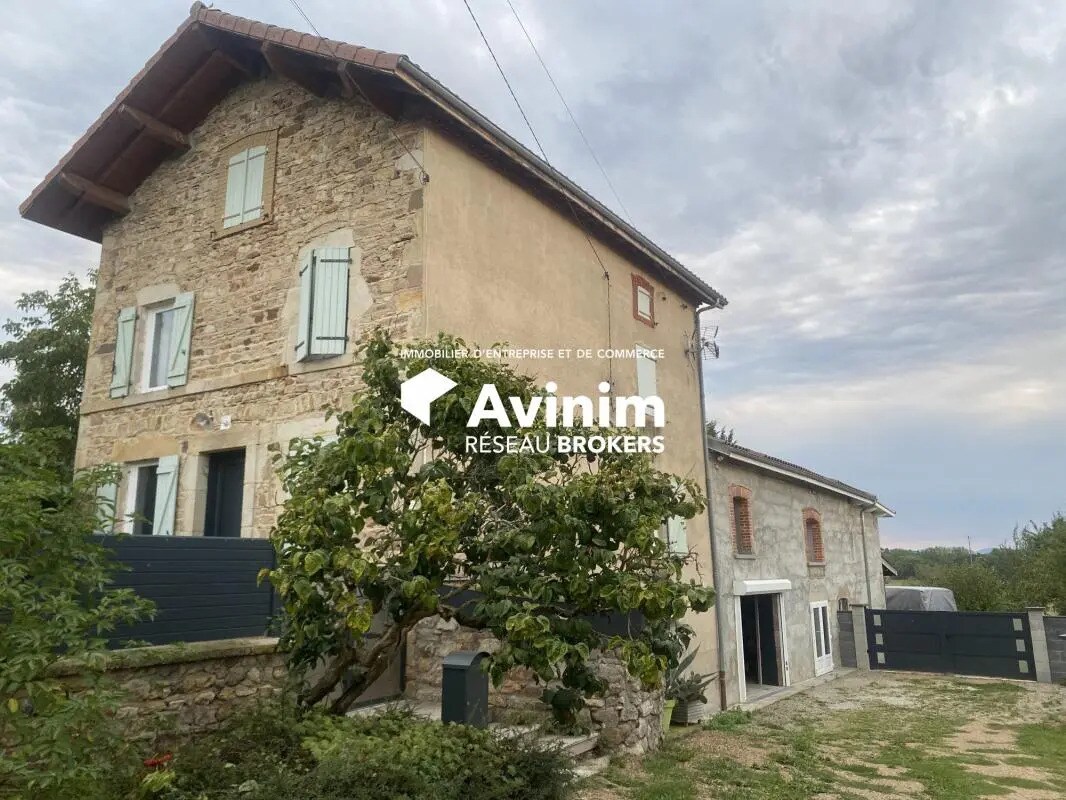 Flex in Neuville for sale Building Photo- Image 1 of 10