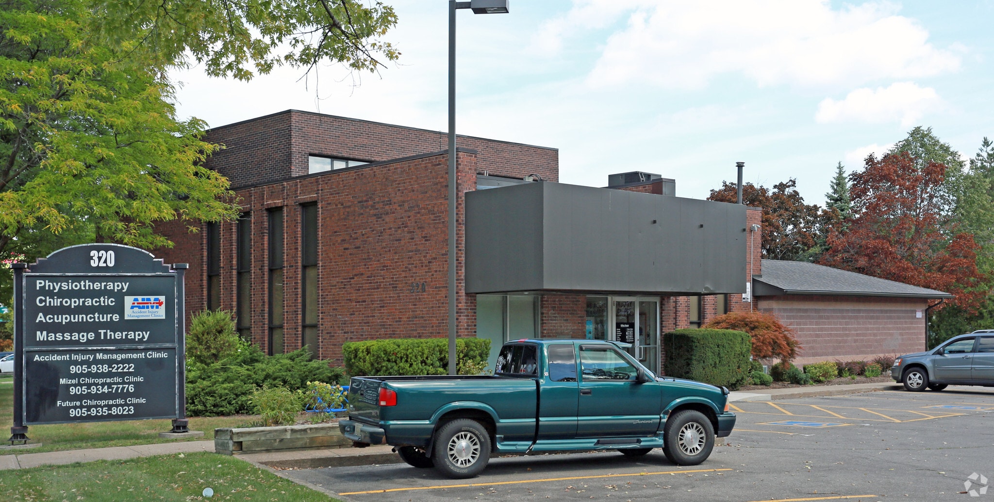 320 Vine St, St Catharines, ON for sale Primary Photo- Image 1 of 1