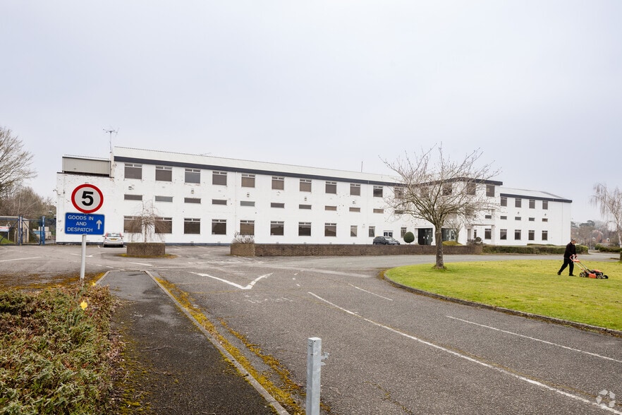 31 Turnpike Rd, Newbury for sale - Primary Photo - Image 1 of 1