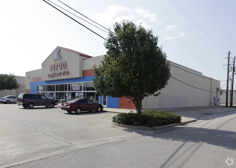 3680 Spencer Hwy, Pasadena, TX for sale - Building Photo - Image 2 of 3