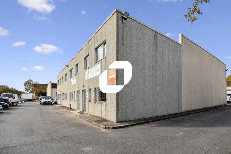Flex in Grigny for lease Building Photo- Image 1 of 10