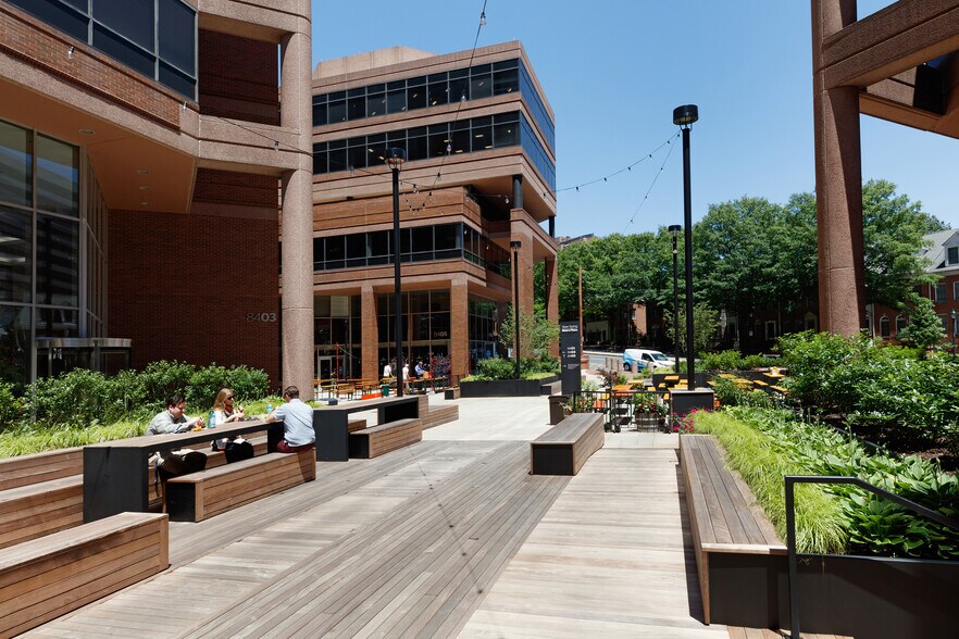 8405 Colesville Rd, Silver Spring, MD for lease - Building Photo - Image 1 of 29