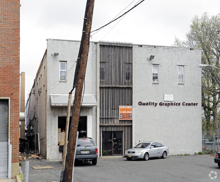 262264 W 1st Ave, Roselle, NJ 07203