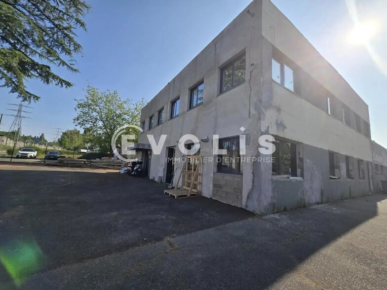Office in Palaiseau for lease - Building Photo - Image 1 of 8