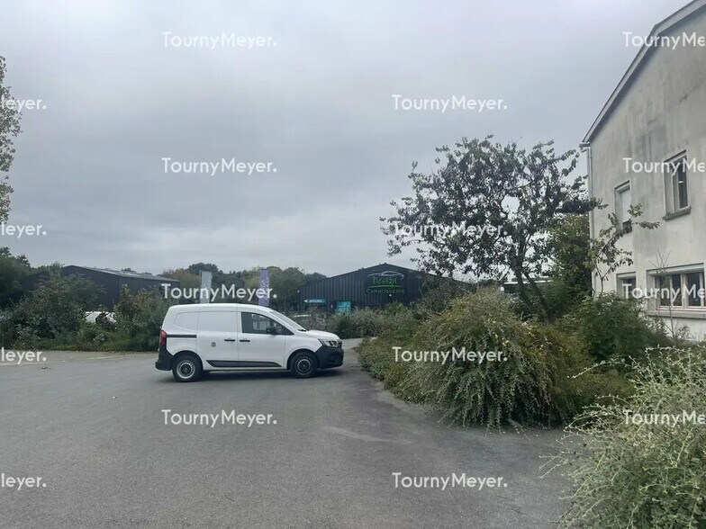 Office in Montreuil-le-Gast for lease - Building Photo - Image 1 of 4