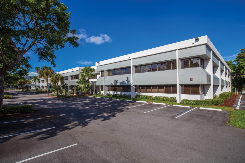 700 W Hillsboro Blvd, Deerfield Beach, FL, 33441 Office Space For