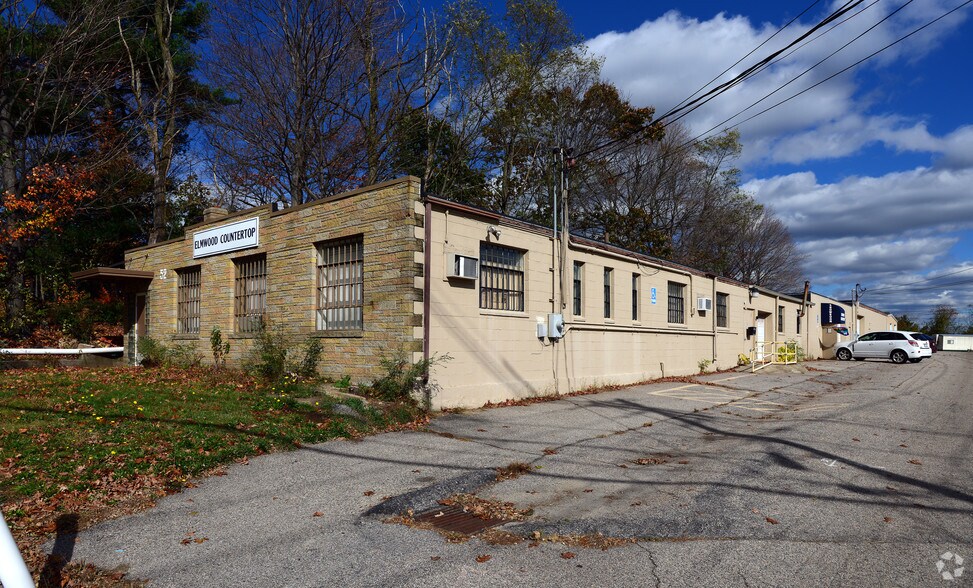 52 Glen Rd, Cranston, RI for sale - Primary Photo - Image 1 of 1