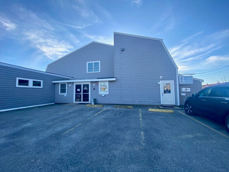 1038 Aquidneck Ave, Middletown, RI for sale - Building Photo - Image 1 of 1