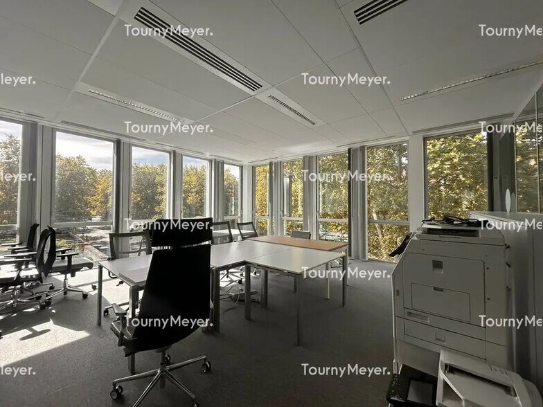 Office in Toulouse for lease - Building Photo - Image 1 of 12