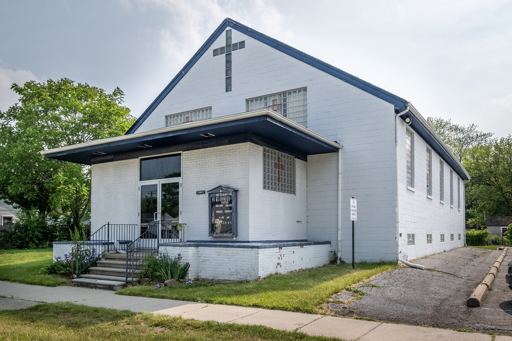 21038 Waltham Rd, Warren, MI for sale Primary Photo- Image 1 of 1