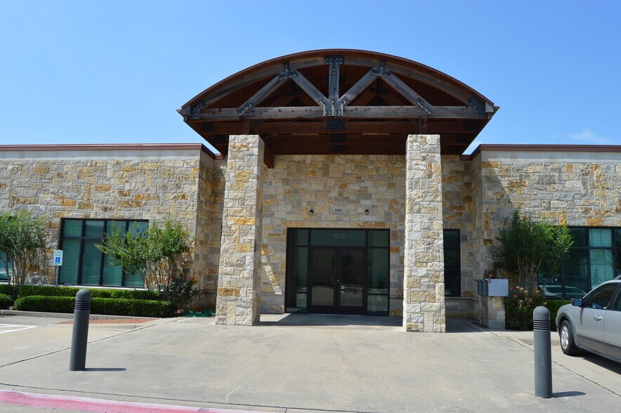 190 S Collins Rd, Sunnyvale, TX 75182