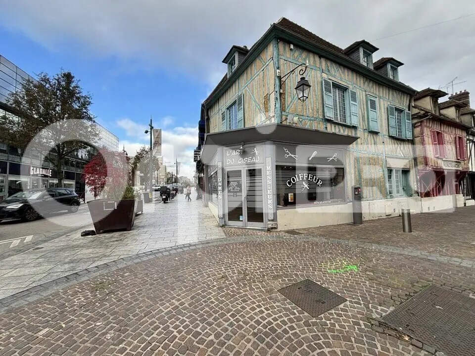 Retail in Beauvais for sale Building Photo- Image 1 of 8