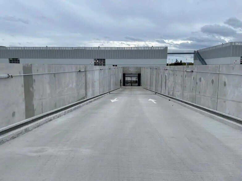 Industrial in Vitry-sur-Seine for lease - Building Photo - Image 2 of 8