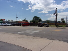 Look ,High traffic vacant land ready to build - Convenience Store