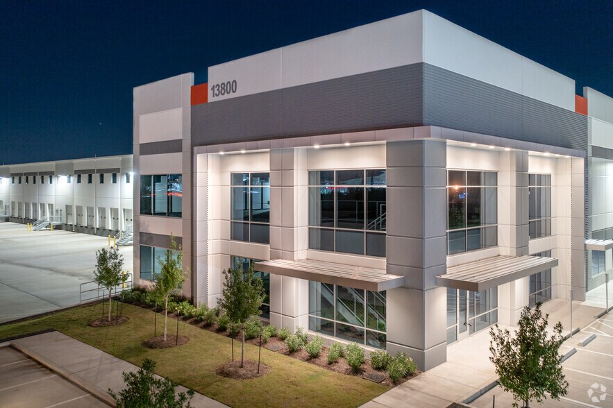 13800 North Fwy, Houston, TX for sale - Building Photo - Image 1 of 1