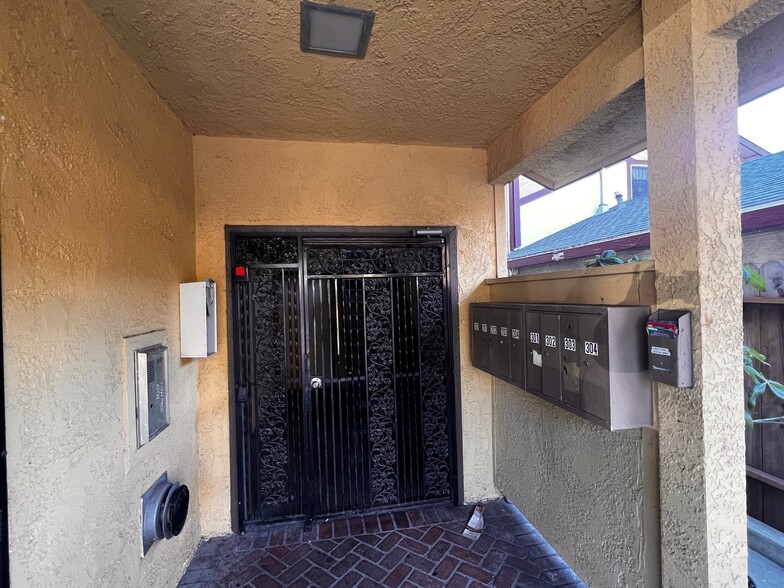 1155 Orizaba Ave, Long Beach, CA for sale - Building Photo - Image 3 of 16