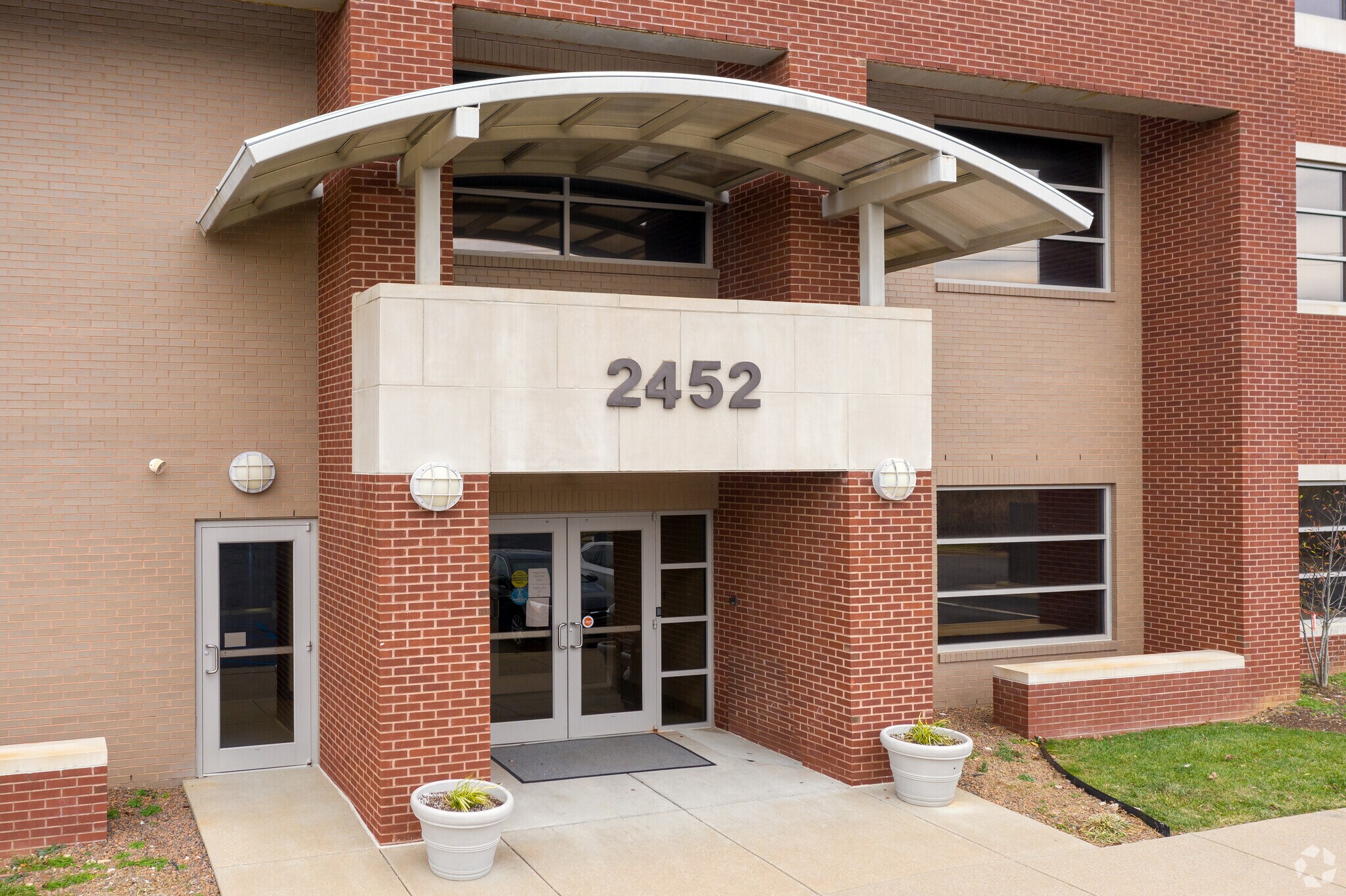 2452 Sir Barton Way, Lexington, KY 40509 Small Hamburg Office For Lease