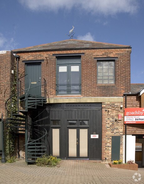 Staple Gdns, Winchester for sale - Primary Photo - Image 1 of 1