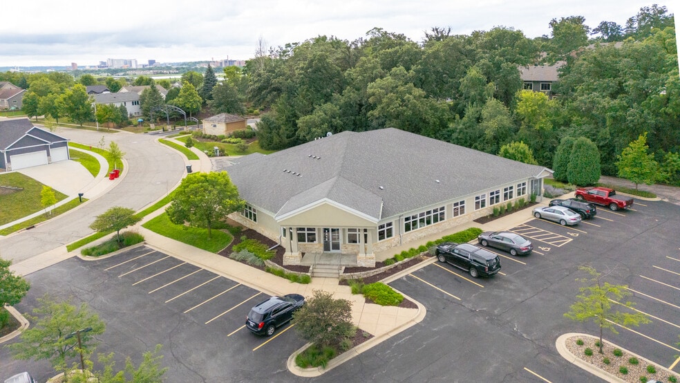 3416 Lakeridge Pl NW, Rochester, MN for lease - Building Photo - Image 1 of 27