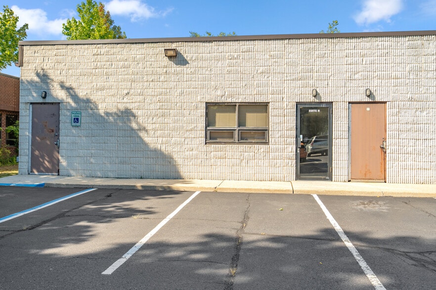 510 Montauk Hwy, West Islip, NY for lease - Building Photo - Image 2 of 17