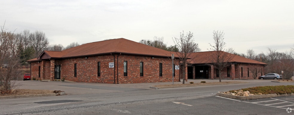 101 Indian Center Ct, Kingsport, TN for lease - Primary Photo - Image 1 of 3