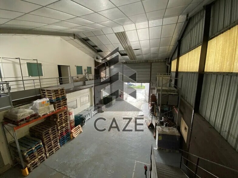 Flex in Bordeaux for sale - Interior Photo - Image 2 of 11