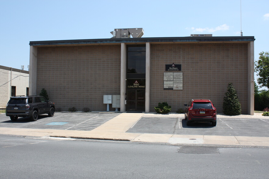 550 Cleveland Ave, Chambersburg, PA for lease - Building Photo - Image 1 of 3