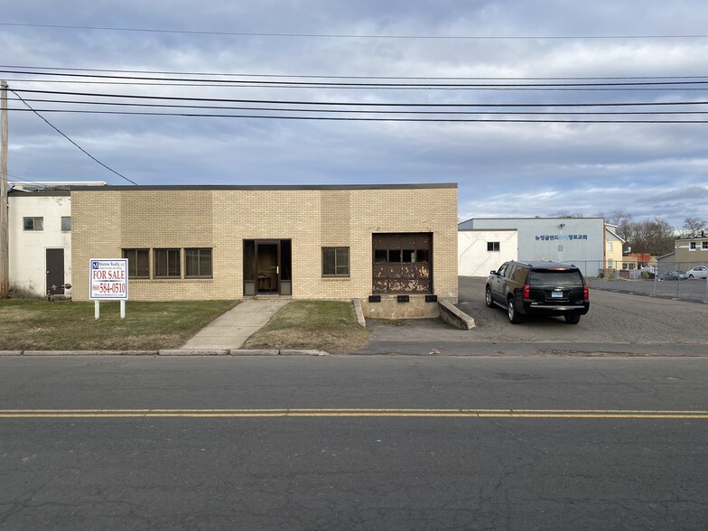 652 Oakwood Ave, West Hartford, CT for sale - Building Photo - Image 1 of 1