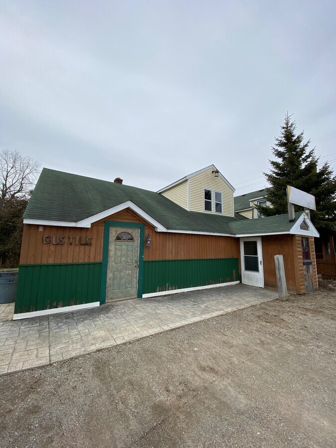 7285 Lakeshore Blvd, Lexington, MI 48450