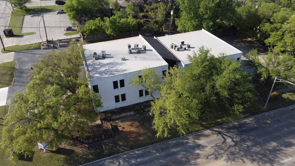 4420 W Vickery Blvd, Fort Worth, TX for lease - Building Photo - Image 2 of 8