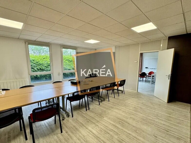 Office in Magny-le-Hongre for lease - Interior Photo - Image 2 of 5