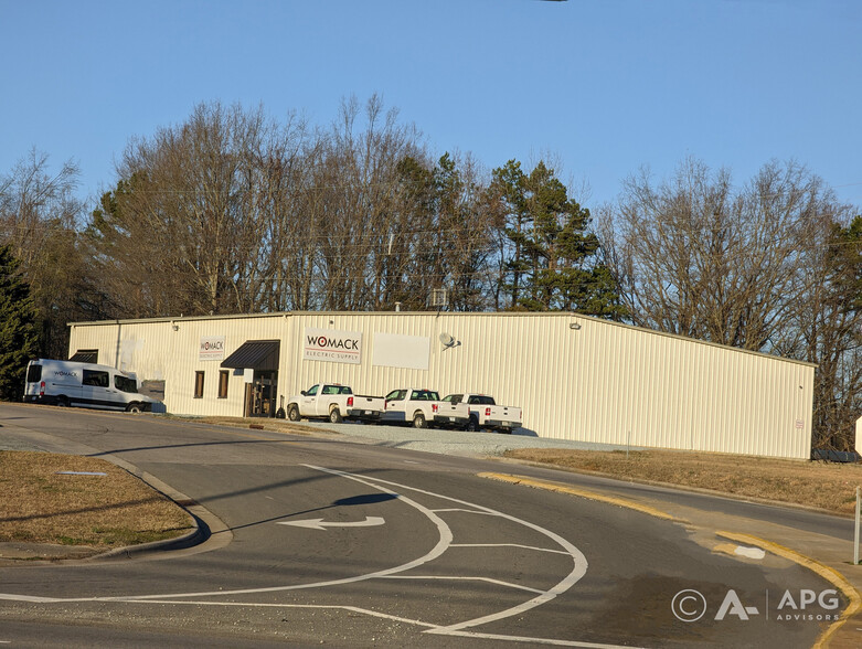 710 S Foushee St, Roxboro, NC for lease - Building Photo - Image 3 of 15