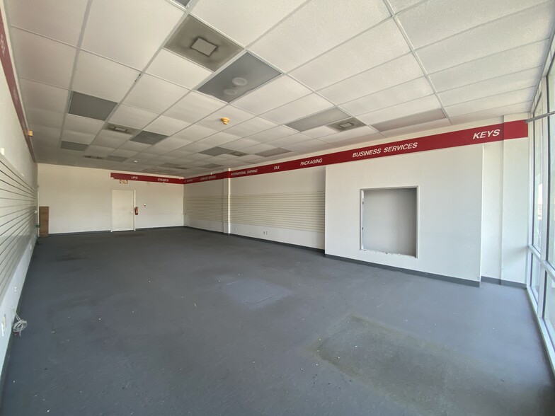 3819-3835 Phelan Blvd, Beaumont, TX for lease - Building Photo - Image 3 of 9