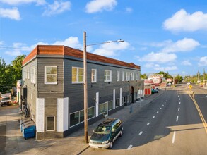 7311-7331 NE Sandy Blvd, Portland, OR for lease Building Photo- Image 2 of 40