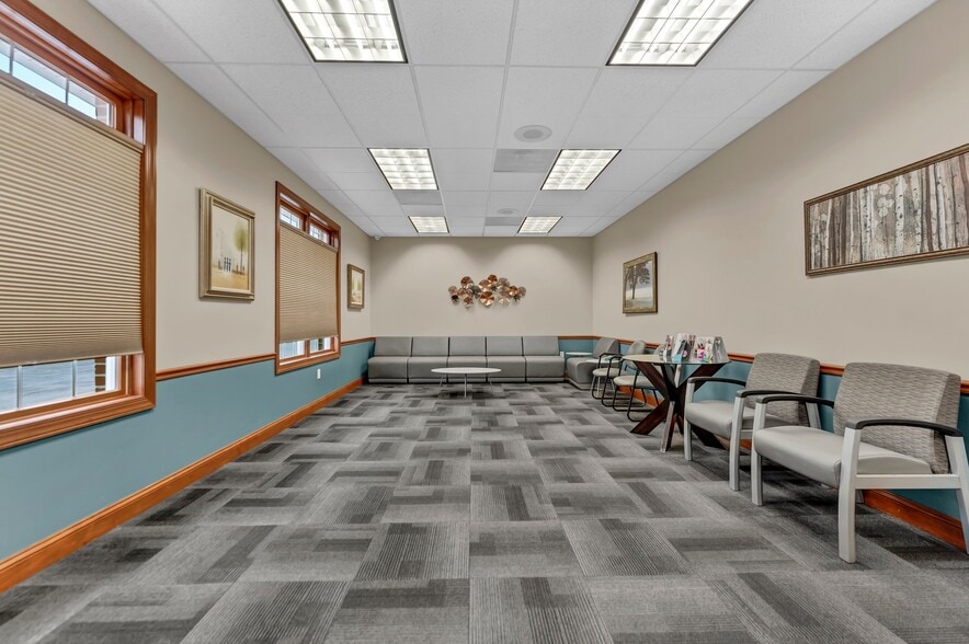 9097 Main St, Clarence, NY for lease - Interior Photo - Image 3 of 25