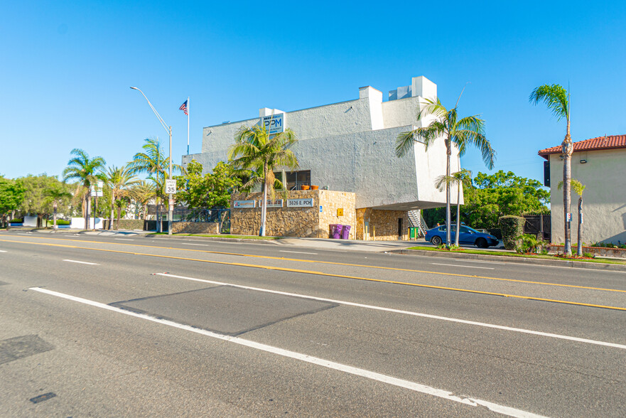 3626 E Pacific Coast Hwy, Long Beach, CA for lease - Building Photo - Image 3 of 9