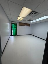 1502 W Hatcher Rd, Phoenix, AZ for sale Interior Photo- Image 2 of 3