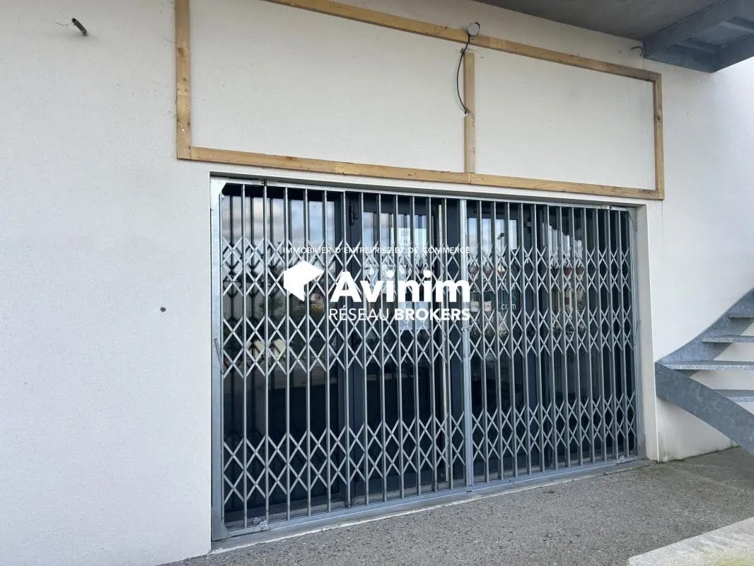 Retail in La Salvetat-Saint-Gilles for lease Building Photo- Image 1 of 10